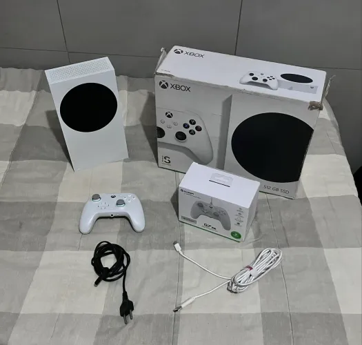 Xbox Series S 512 GB + Controle GameSir G7 SE