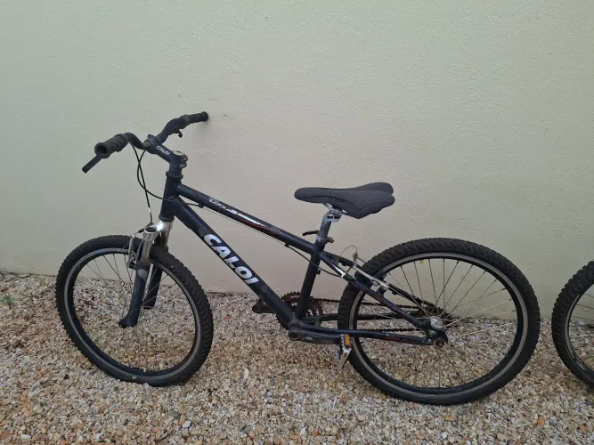 Vendo 2 bicicletas usadas. Precisa de concerto.