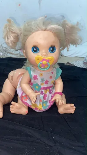 Boneca babe alive