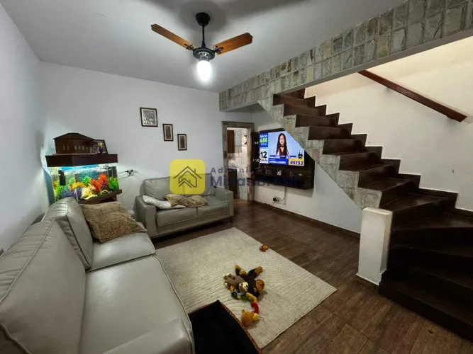 Excelente casa germinada no bairro Diamante