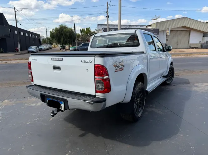 Toyota Hilux CD SR D4-d 4X4 3.0 TDI Dies Aut. 2015