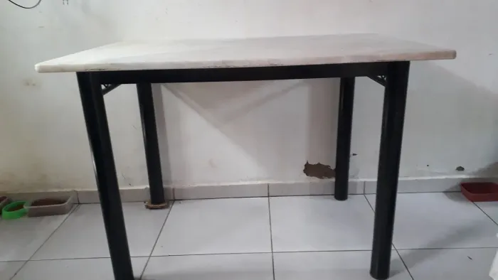 Mesa de jantar de mármore 