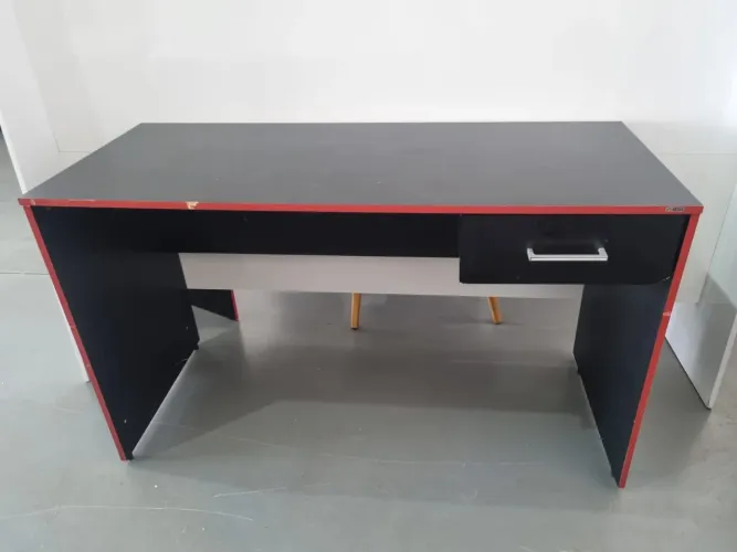 Mesa computador 199,00 A vista ou 12x 19,40 no cartão de crédito