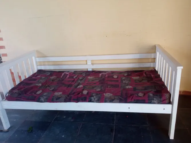 Cama de solteiro sem colchão 