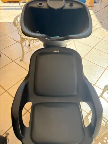 Lavatório reclinável semi novo 