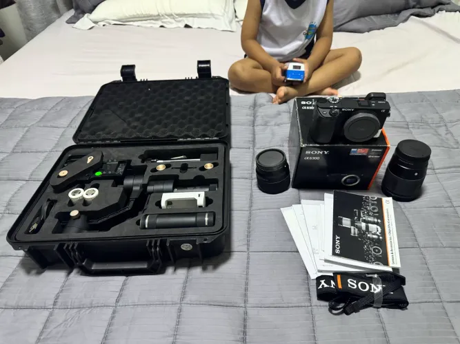 Vendo câmera Sony a6300 mais kit completo usado poucas vezes