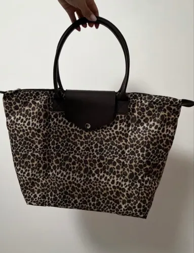Bolsa tote animal print de oncinha
