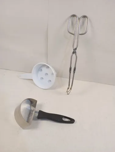 Kit Utensílios para Confeitaria em Inox - Raspador, Pegador e Funil para Fio de Ovos