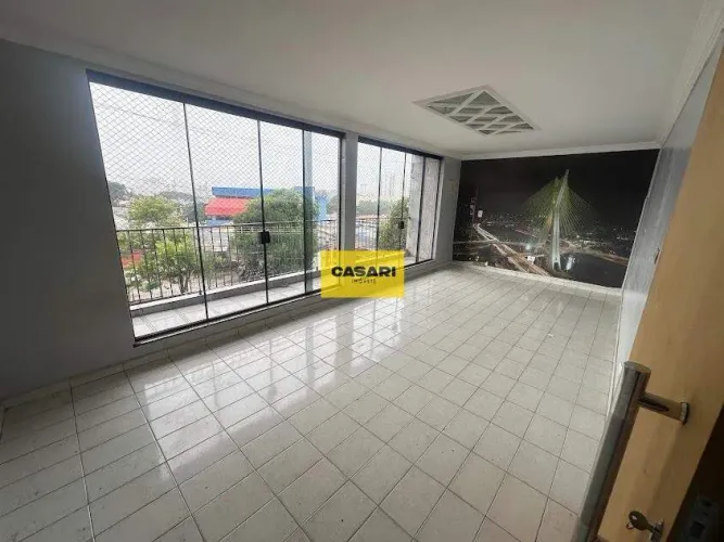 Sobrado à Venda no Piraporinha | 214m² Construídos e Quintal
