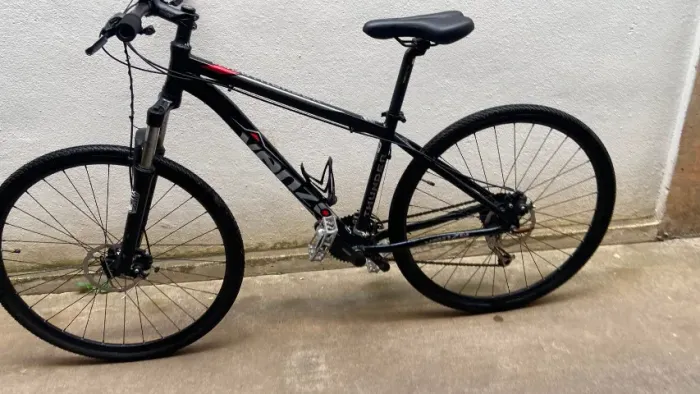 Bike aro 29, muito nova e super conservada, equipada com pneus Speed.