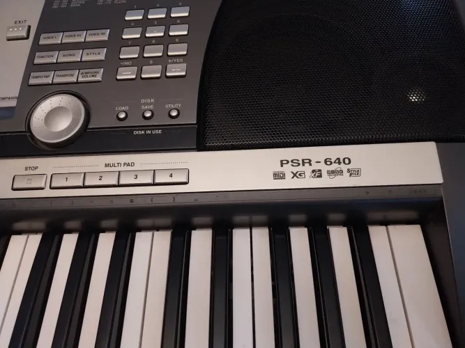 TECLADO YAMAHA