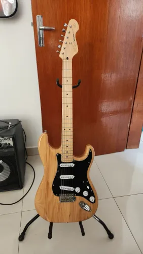Guitarra Vintage V6