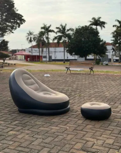 Poltrona Inflável Muito Confortável com Pufe + Bomba