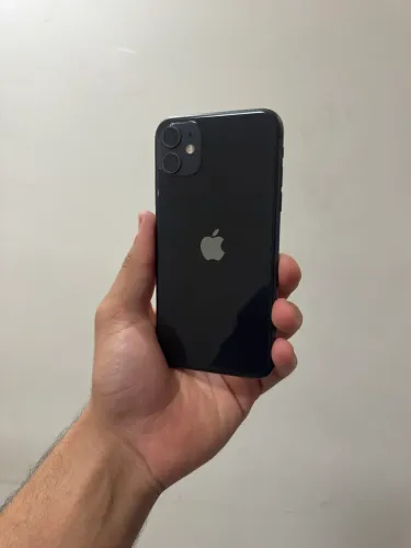 Vendo Iphone 11 de 128gb preto todo original 