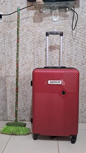 R$ 190,00. Mala Bellotte, tam.: M (40 × 60 × 26 cm). Capac.: 60-65 litros. Até 23 kg. nova