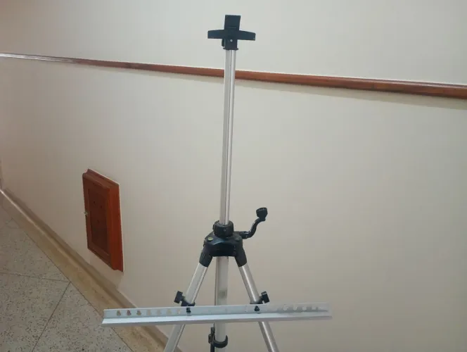 Tripé de Inox ajustável p/ pintura e câmera