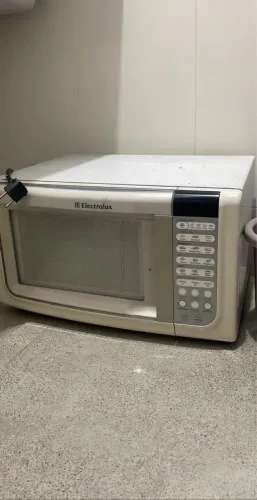 Microondas liga mais não esquenta