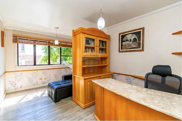 Sala Comercial na Rua Dr Faivre a 2 quadras do Teatro da Reitoria - 24M² - r$ 110.000,00