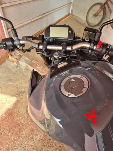 Só pegar e dar o seu role.. pneu traseiro zero dianteira meia vida .muita conservada.