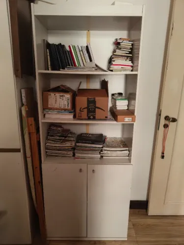 Conjunto de mobilia branca para sala ou escritório