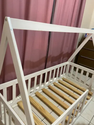 Cama montessoriana infantil