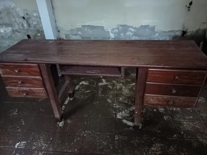 Fogão narca dako usado e mesa de madeira muiracatiara para escritorio em boas condicoes