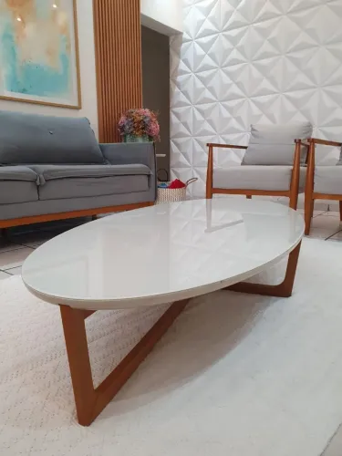 MESA DE CENTRO DE MADEIRA E LACA
