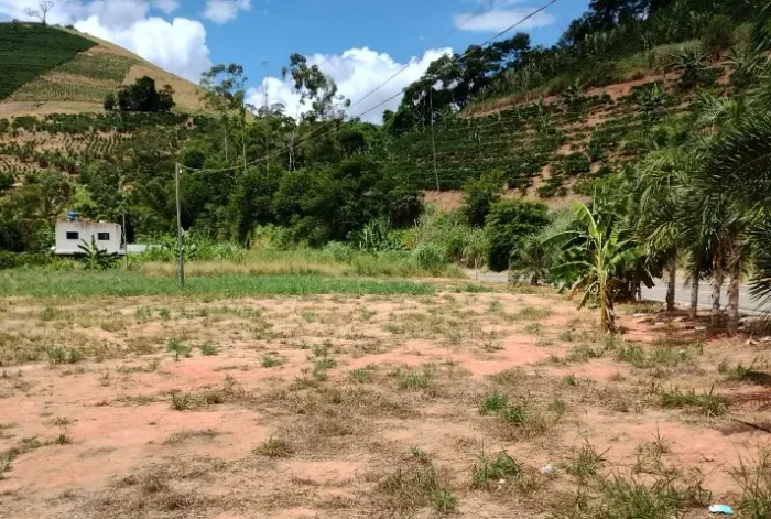 Vendo terreno 300m2, boa localização,próximo a rodovia toda asfaltada.