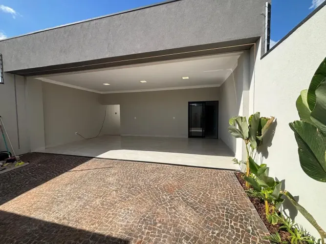 Casa à venda em Rio Verde com espaço amplo, churrasqueira, cômodos espaçosos e 3 quartos
