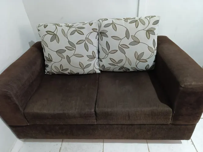 Sofá de dois lugares
