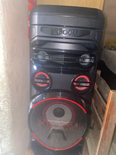 Uma caixa de som nova e eu sou o primeiro dono