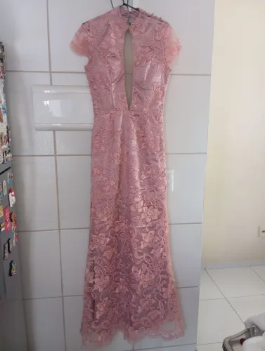 Vende-se vestido de festa. Em ótimo estado de conservação.
