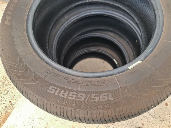 Vendo 4 pneus semi novos 195/65/15 retirados da fiat strada