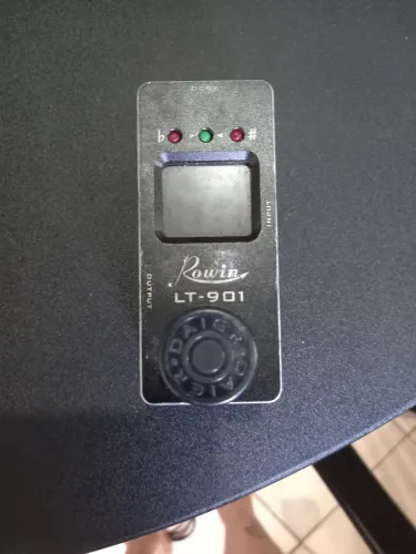 Afinador de guitarra/baixo ROWIN LT 901