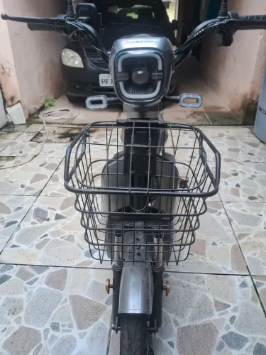 Moto Scooter elétrica aupropelida 600W