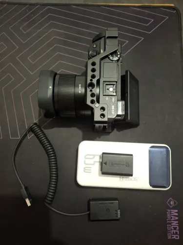 Sony a6300 + lente 23mm 1.8 com bateria infinita e powerbank
