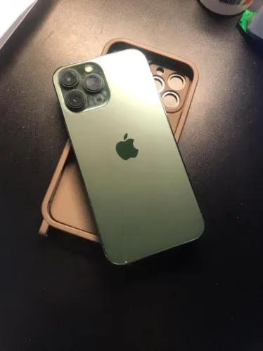iPhone 13 Pro Max tudo original. Sem nenhum arranhão risco, estou no Itaim bibi São paulo