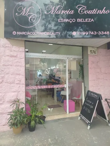 Precisa-se de auxiliar de cabeleireiro ,manicure ,e Nail designer.