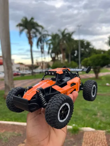 Carrinho de Controle Remoto Off-Road - Recarregável