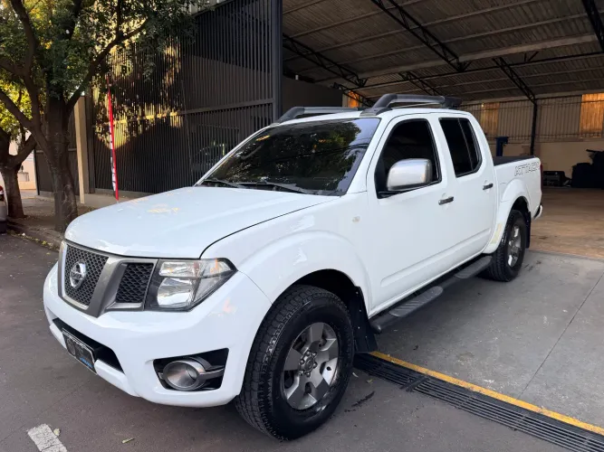 Nissan Frontier SV AT. CD 4X4 2.5 TB Dies. Aut. 2016