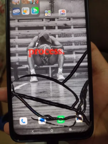 Moto g35 com tela quebrada