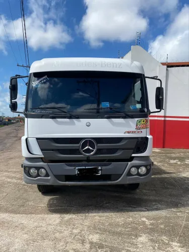 Vende-se caminhão particular 