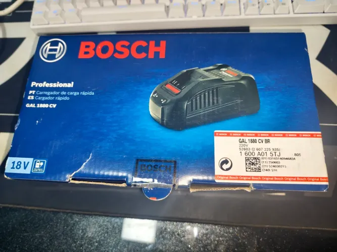 Carregador rápido de baterias 18V Bosch - GAL 1880 CV 220V 1600a015tj