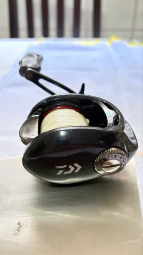 Carretilha Daiwa exceller 100HS
