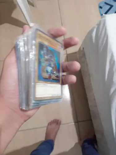DECK DE CARTAS YU-GI-OH COM PLÁSTICOS PROTETIVOS!!! (EM PERFEITO ESTADO)