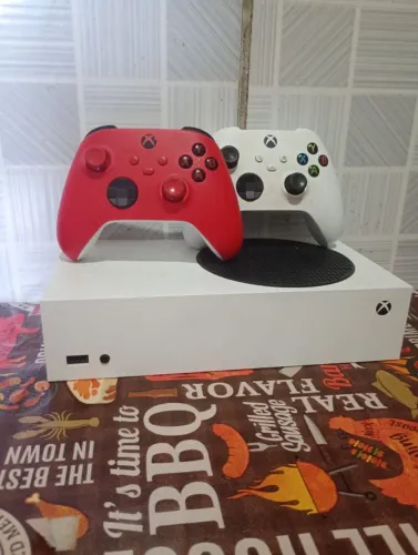 Xbox Séries S,Dois Controles tudo original pegando perfeitamente,GTA 5,Pes 2027 1,800$