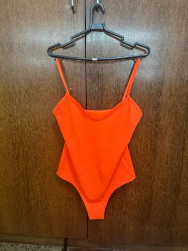 body feminino laranja m