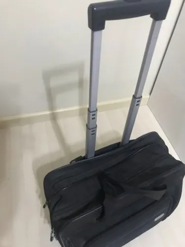 Vendo mala executiva, nylon e alumínio, marca Targus.