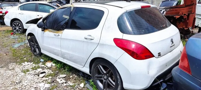 Sucata Peugeot 308 2013 para retirada de peças 