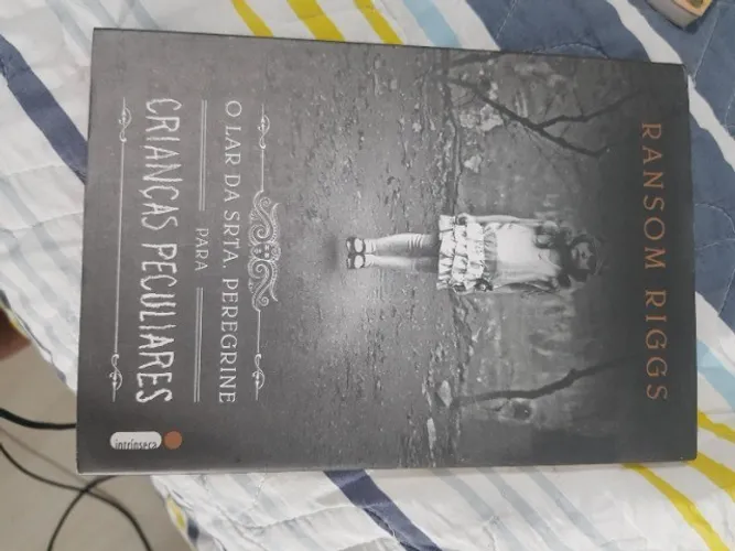 Livro O lar da srta peregrine para crianças peculiares